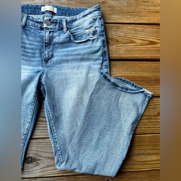 BKE Light Blue Women’s Universal Fit Mid Rise Bootcut Jeans - size 31x29 1/2 - Picture 3 of 12